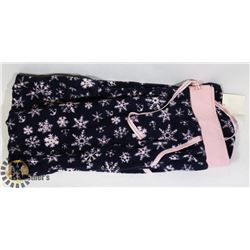 NEW WOMENS NAUTICA SIZE LARGE WINTER THEME