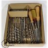 Image 1 : FLAT OF WOOD DRILL BITS AND CHISELS