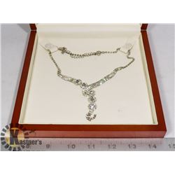 NECKLACE IN WOOD DISPLAY BOX