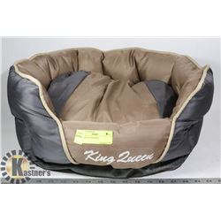NEW QUEEN DOG BED