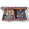 Image 4 : 22)  DELUXE JEWELRY BOX AND CONTENTS