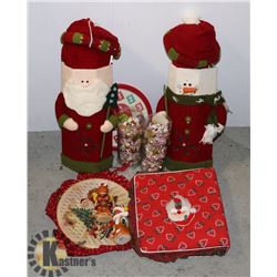 ESTATE BOX OF ASSORTED CHRISTMAS ITEMS