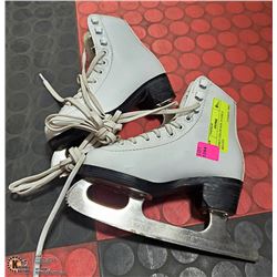 ESPRIT CHILDS SIZE 10 GIRLS SKATES