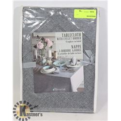 HOME INSPIRATION TABLECLOTH WITH EYELET