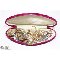 VELVET ESTATE BOX OF JEWELLERY