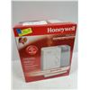 Image 1 : HONEYWELL WARM MOISTURE HUMIDIFIER- 2 GALLON-