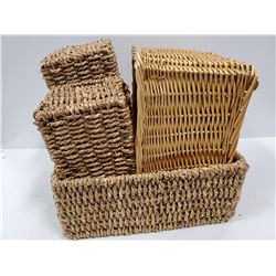 LOT OF DECORATIVE WICKER BASKETS