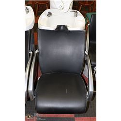 HAIR WASHING STATION WITH CHAIR