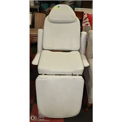 ESTHETICIANS CHAIR