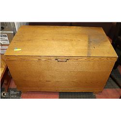 LARGE SOLID WOOD STORAGE BOX WITH HINGED LID