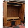 Image 1 : SOLID WOOD TV ENTERTAINMENT UNIT 58.5 X 23 X 76