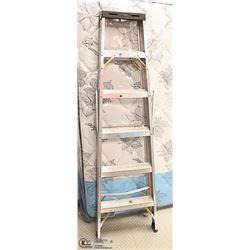 FEATHERLITE 6' LADDER.