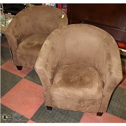 LOT OF 2 PUB CHAIRS (BEIGE /BROWN)