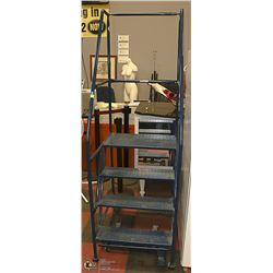 PORTABLE STAIRCASE
