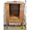Image 1 : VINTAGE CABINET NEEDS REPAIRS: HAS NO DOORS &