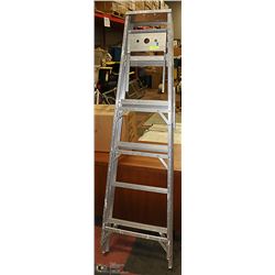 ALUMINUM LADDER- 5 STEP