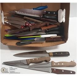 BOX WITH LOTS OF KNIVES INCLUDING SET OF
