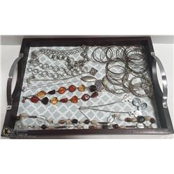 LOT OF FASHION JEWELLERY IN BROWN WOOD