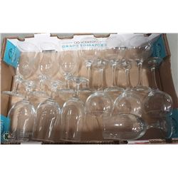 LARGE FLAT WITH 13 CRYSTAL GLASSES - 1 SET