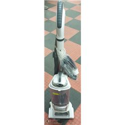 SHARK PROFESSIONAL NAVIGATOR UPRIGHT