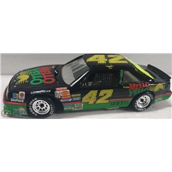 #42 KYLE PETTY MELLO YELLO 1/24 SCLAE NASCAR