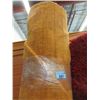 Image 1 : 8 x 10 Foot Oval Gold Area Carpet