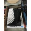 Image 1 : Pair of Women's Size 8 Boots