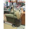 Image 1 : 5 Shade Floor Lamp & Oversize Floor Vase