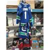 Image 1 : 3 Vancouver Canucks Jerseys