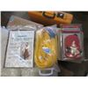 Image 1 : 2 Work Aprons, Tow Rope, Dog Leash & More