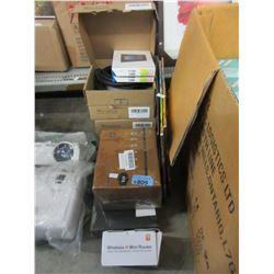 13 Piece Lot of Lightbulbs & Electronics