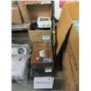Image 1 : 13 Piece Lot of Lightbulbs & Electronics