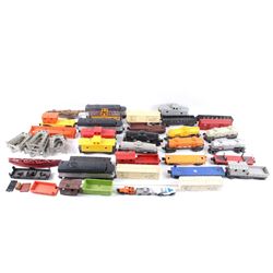 Collection Of Lionel Toy Train Cars & Accessories