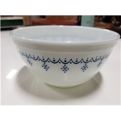 Pyrex #402 1.5 Quart Bowl 4 oz Blue Design