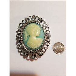 Costume Jewelery Cameo Brooch