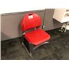 Image 1 : 2 STACKS OF RED STACKING STUDENT CHAIRS