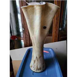 Large fluted vase cat cat A