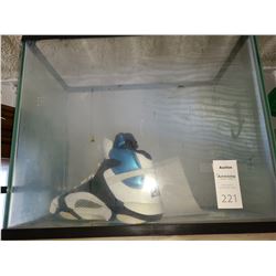 Shaquile O’Neal signed Shoe Cat A