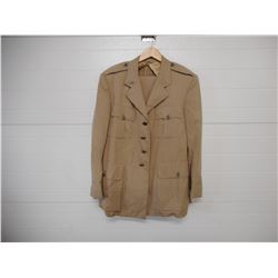 ASSORTED US MILITARY UNIFORMS