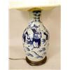 Image 2 : A CHINESE BLUE AND WHITE VASE