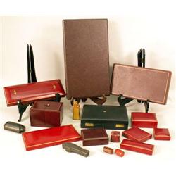 A LARGE GROUP OF DISPLAY ARTICLES