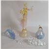 Image 1 : A GROUP OF GLASS TABLE ARTICLES