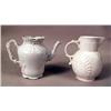 Image 2 : A GROUP OF SIX PORCELAIN TABLE ARTICLES