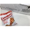 Image 2 : Combos Stuffed Snacks-Pepperoni Pizza Baked Crackers (12 x 178g)