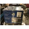 Image 2 : Insignia Microwave Oven - Model: MW12SS6-C