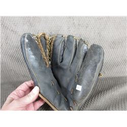 Cooper Weeks Ball Black Glove