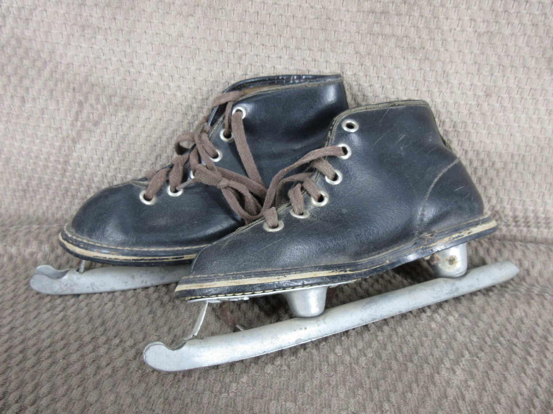 Vintage Childrens Double Blade Ice Skates
