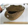 Image 1 : LARGE NATIVE BASKET WITH LID