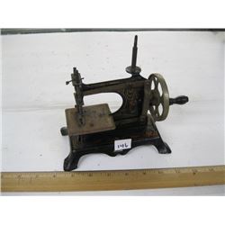 SMALL HAND CRANK SEWING MACHINE