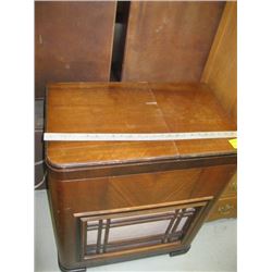 CABINET STEREO WITH RECORD PLAYER (SERENADAR)